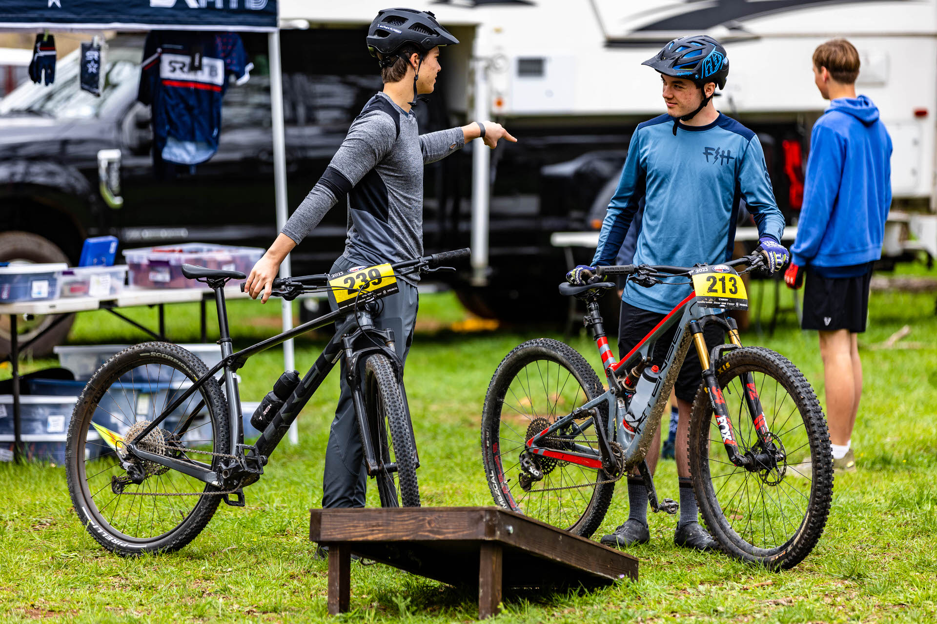 Two mountain bike students talking to each other