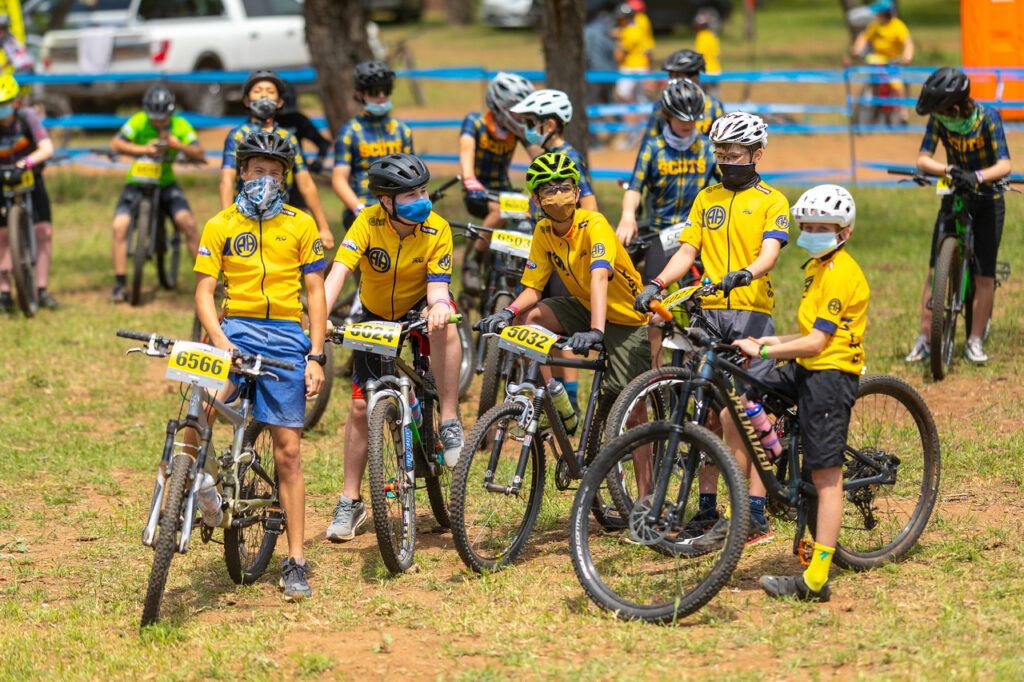 Mules Cycling team group photo